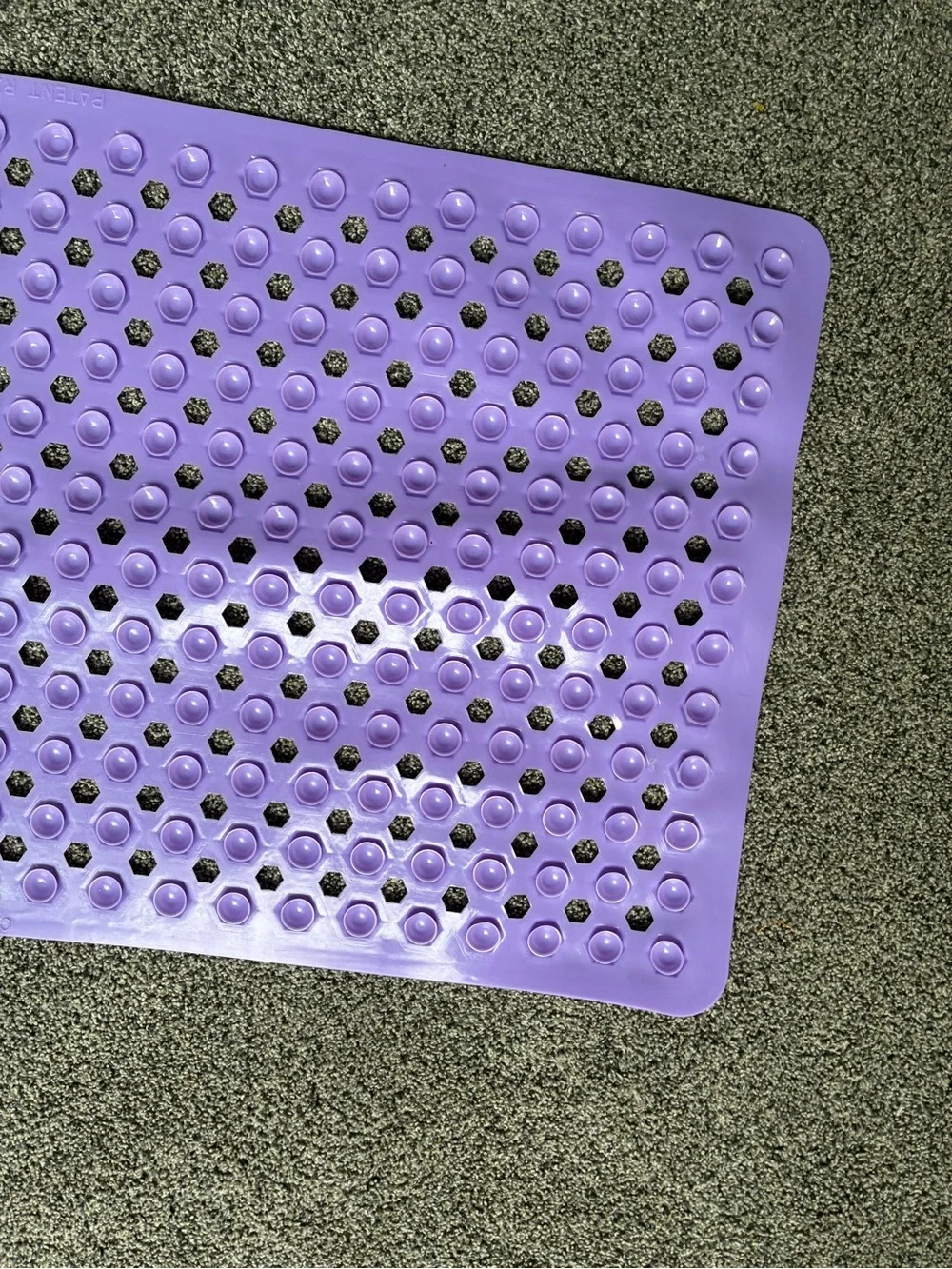 New Without Tags Gorilla Grip Bath Tub Shower Mat in Opaque Purple. 35” x 16”